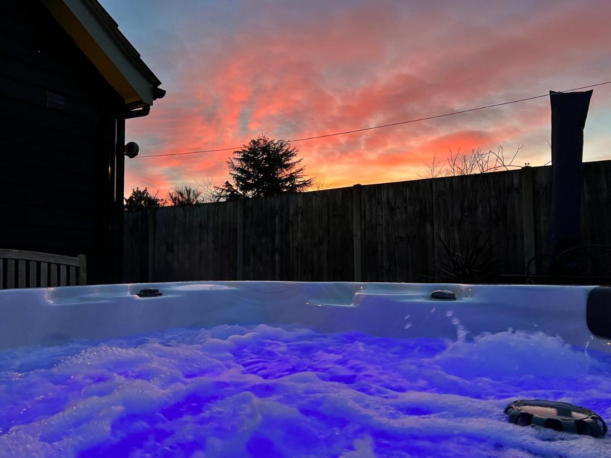 Saving Grace With Private Hot Tub Villa Bawdeswell Kültér fotó