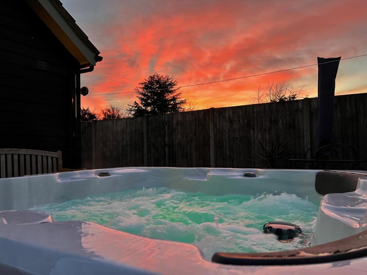 Saving Grace With Private Hot Tub Villa Bawdeswell Kültér fotó